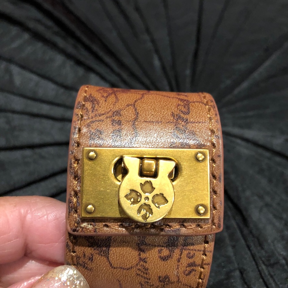 Accessory - Picture 4 of 11